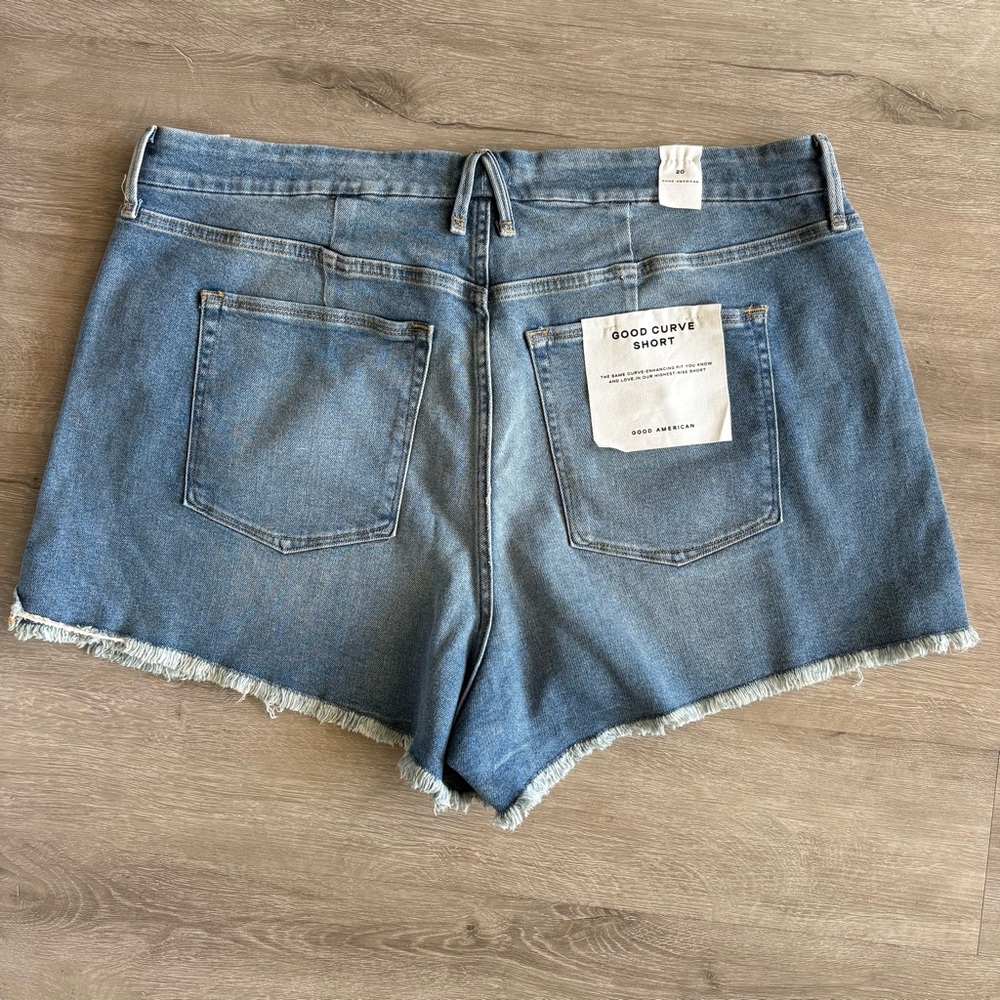 NWT Good American Good Curve Denim Shorts- Size 20